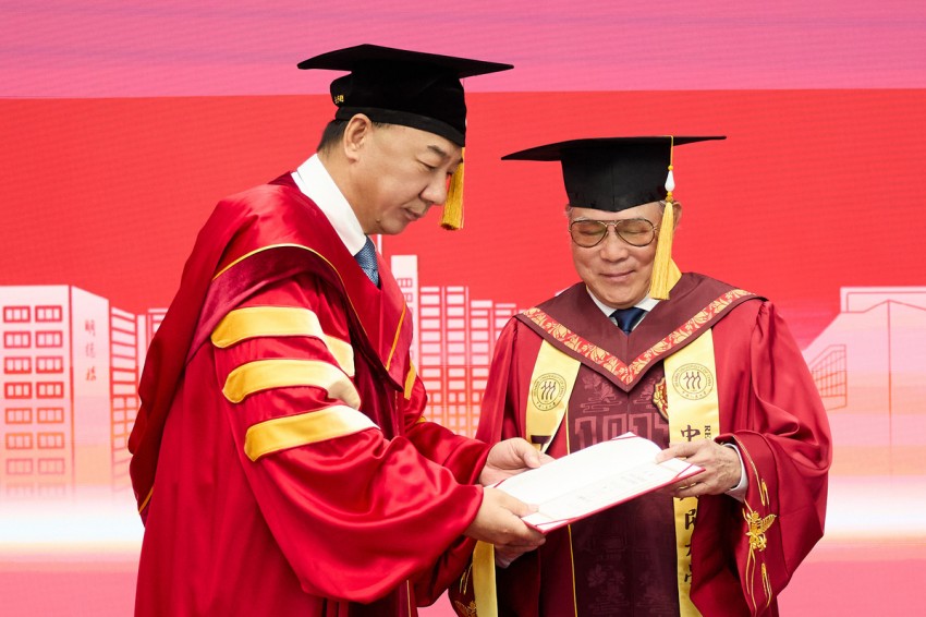 Timothy Fok Tsun-ting awarded honorary doctorate by Renmin University of China2.jpg